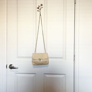 Wicker kiss lock  Beige Crossbody gold chain Bag nwot condition